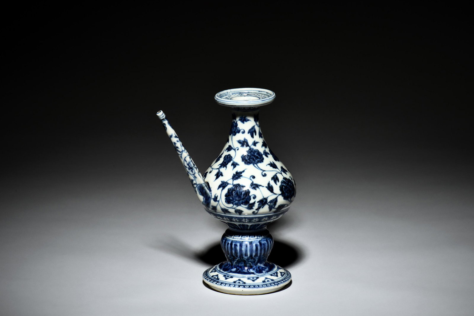BLUE AND WHITE 'FLOWERS' EWER (1 of 9)