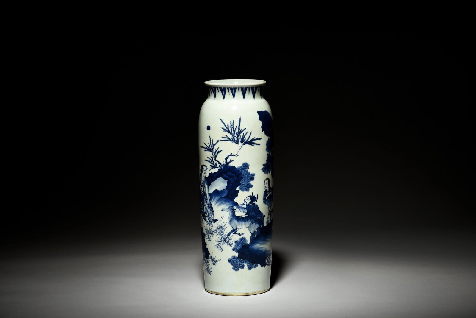 BLUE AND WHITE 'PEOPLE' VASE (1 of 9)