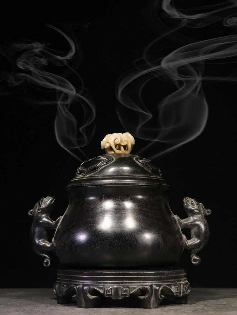 ZITAN WOOD CARVED 'MYTHICAL BEAST' CENSER WITH SHOUSHAN: 紫檀手工雕刻双耳香薰炉(寿山石钮) Zitan wood carved 'Mythical Beast' censer with Shoushan stone carved knob Hei