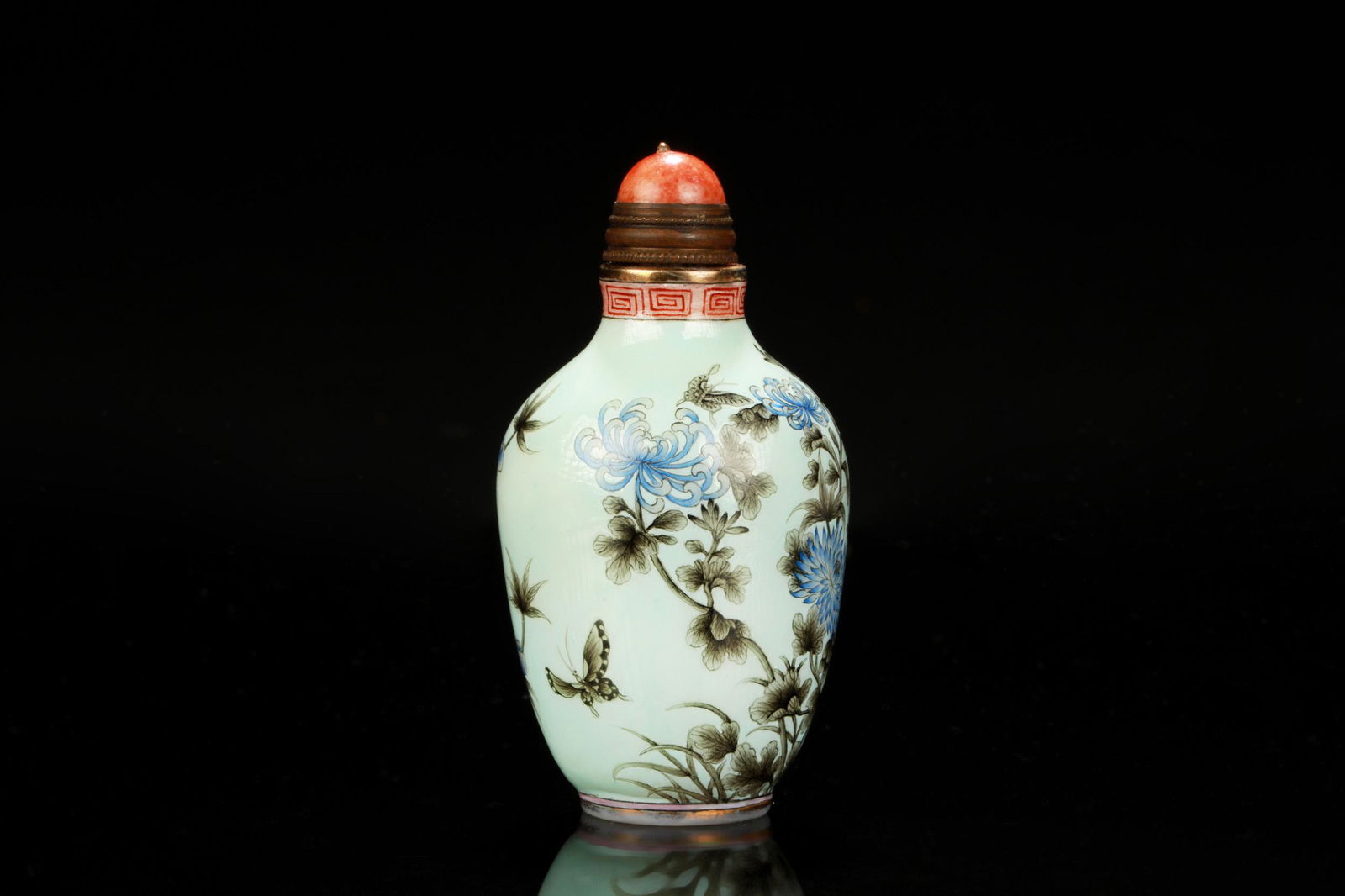 GRISAILLE PAINTED GLASS 'FLOWERS' SNUFF BOTTLE (1 of 5)