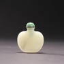 A WHITE JADE SNUFF BOTTLE