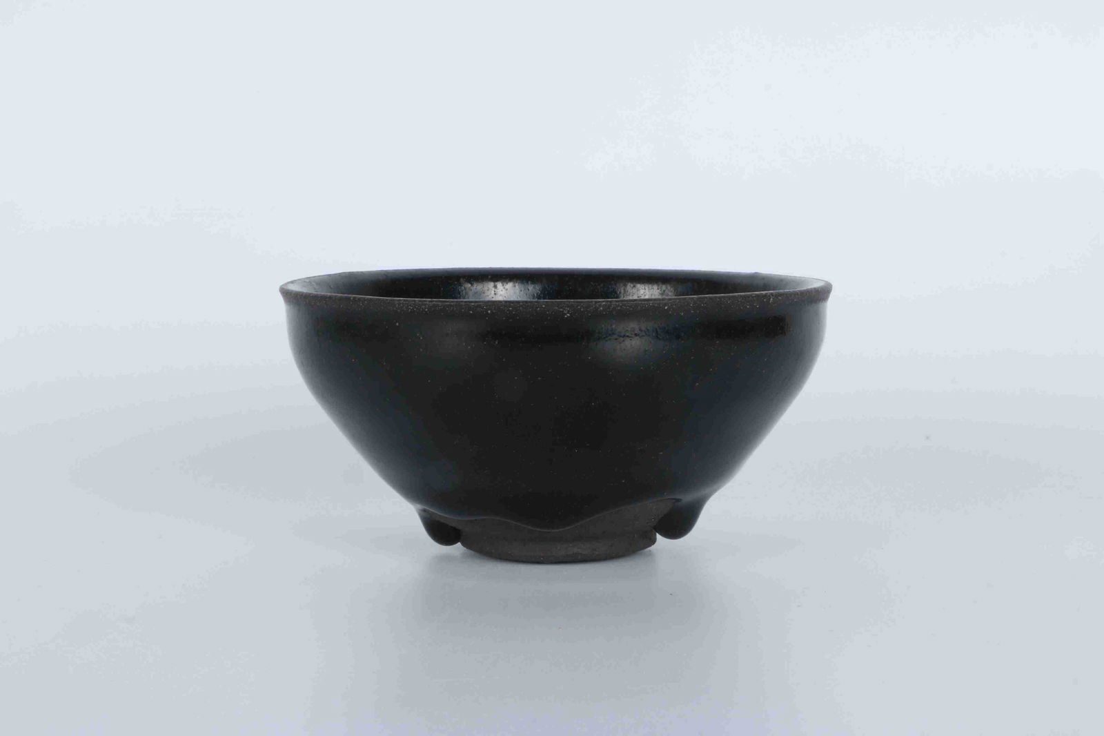 A CHINESE MIRROR BLACK GLAZED TEA CUP, SONG DYNASTY (1 of 9)