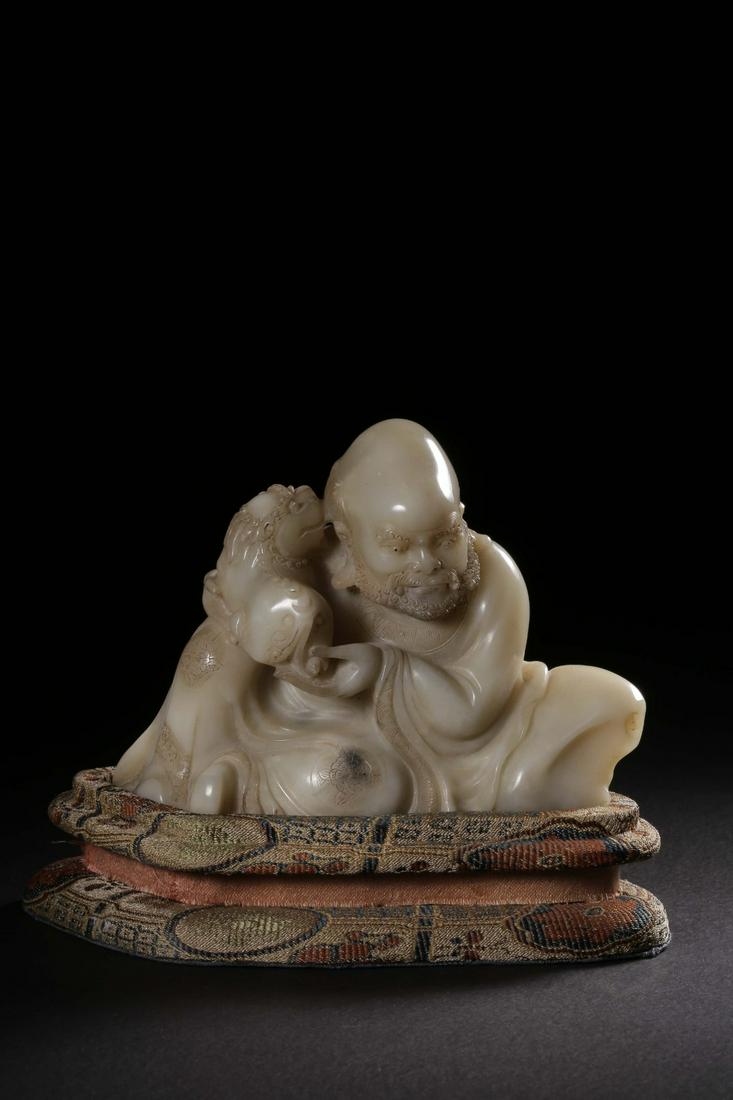 SHOUSHAN FURONG STONE CARVED 'ARHAT' SEATED FIGURE (1 of 9)