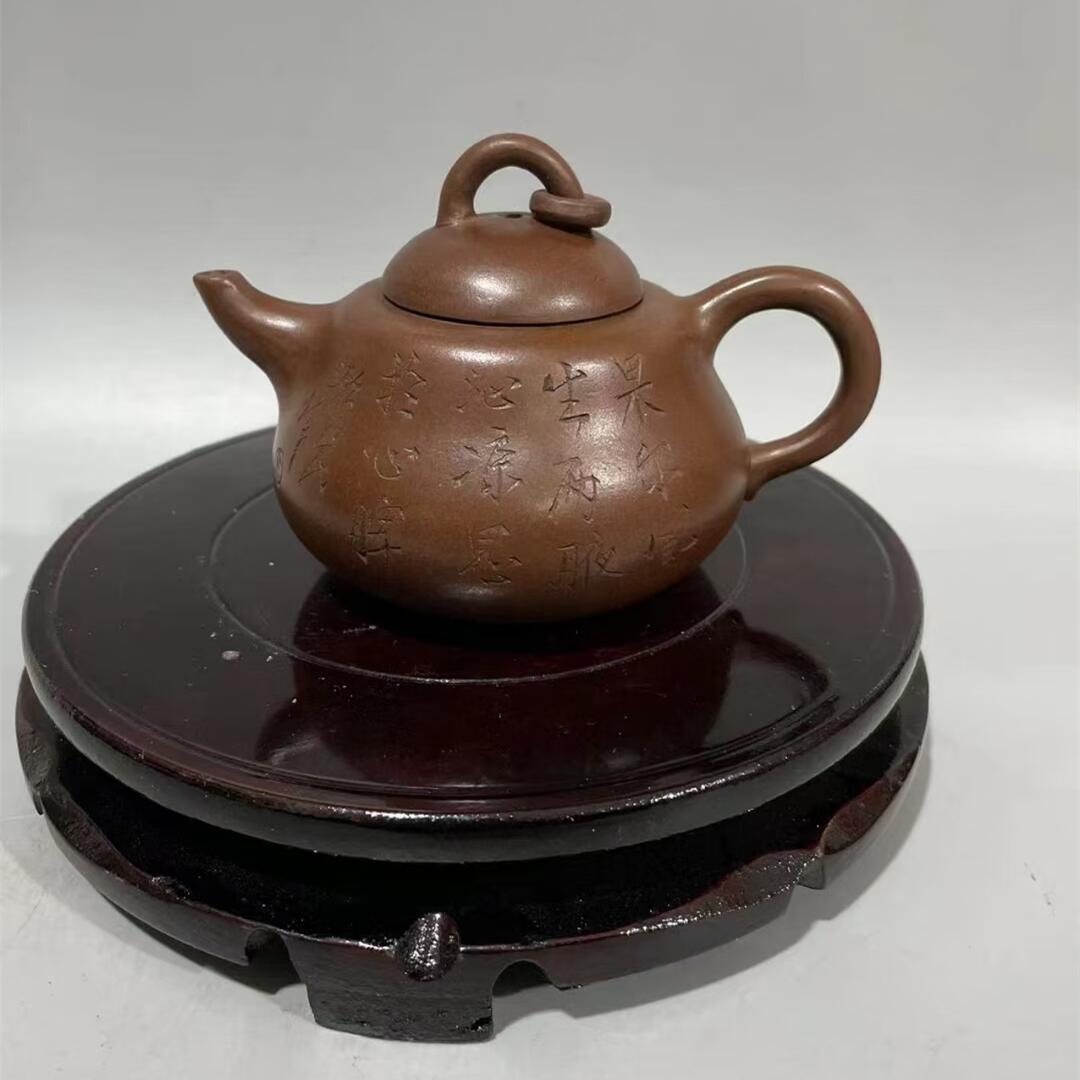ZISHA TEAPOT WITH FEI SHIMIN MARK, VOLUME ABOUT 150ML: 民国时期 裴石民大师 容量约150ml.老紫泥 手工制作 Zisha teapot with Fei Shimin mark, vol