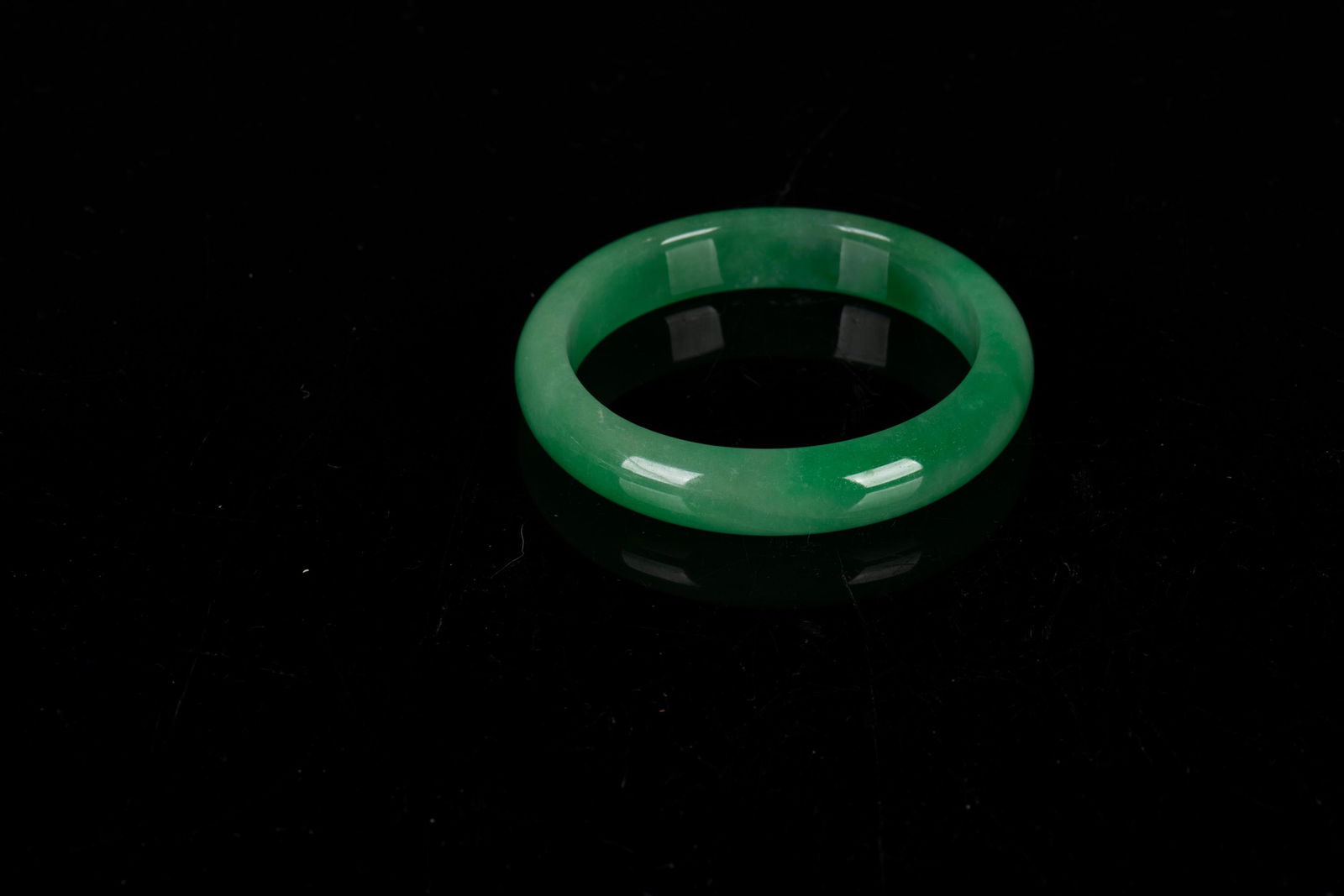 JADEITE ROUND BANGLE (1 of 2)