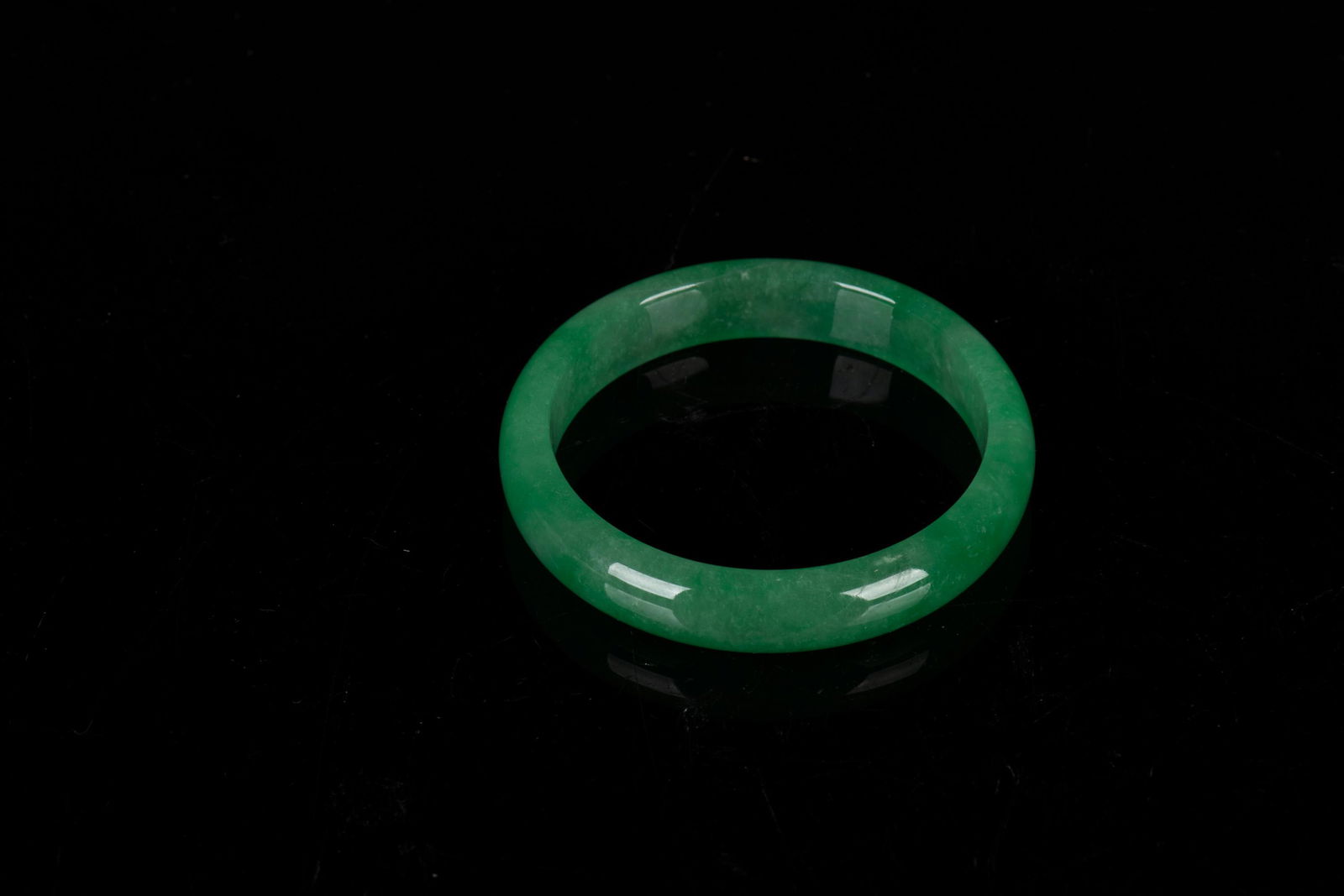 JADEITE ROUND BANGLE (1 of 2)