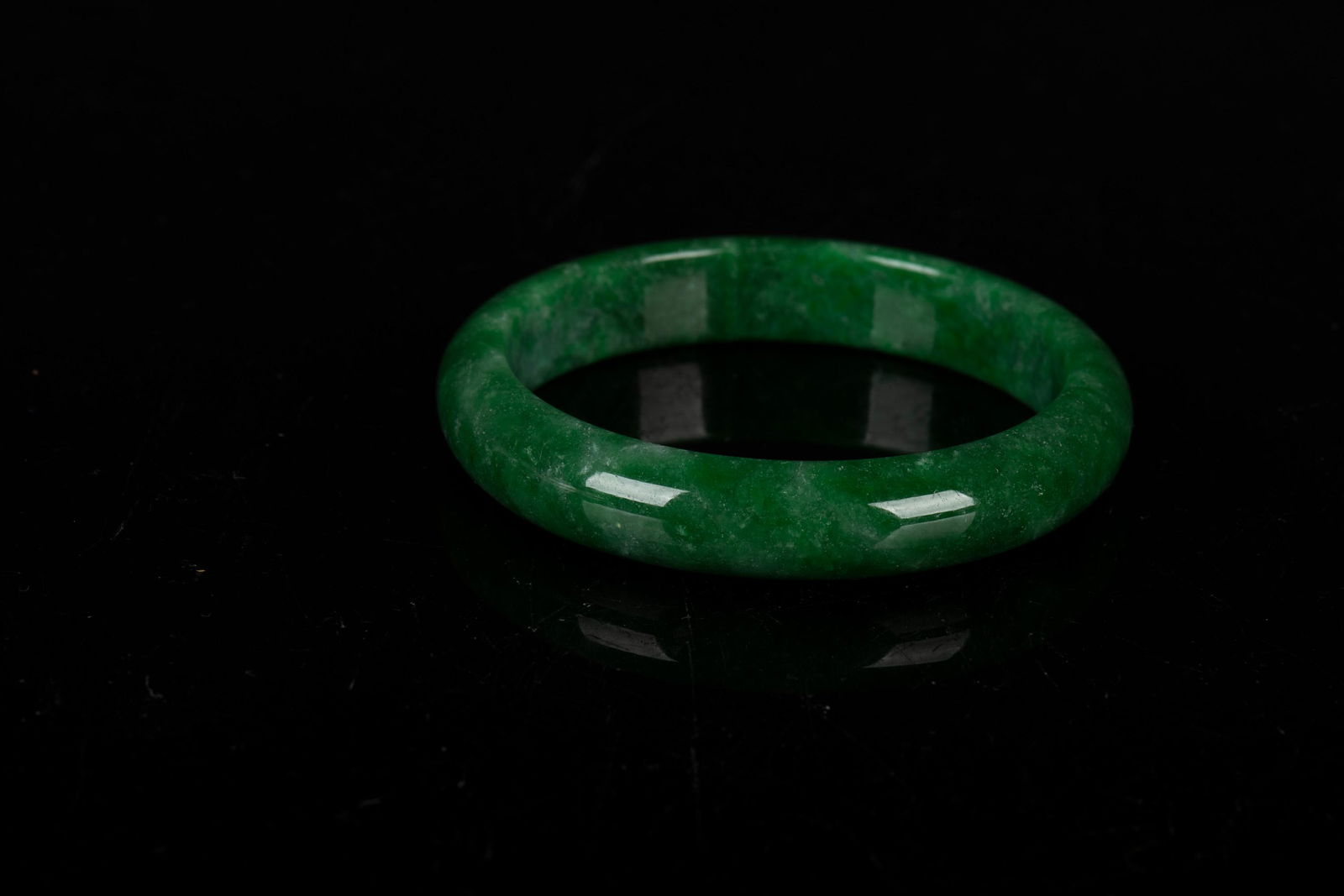 JADEITE ROUND BANGLE (1 of 3)