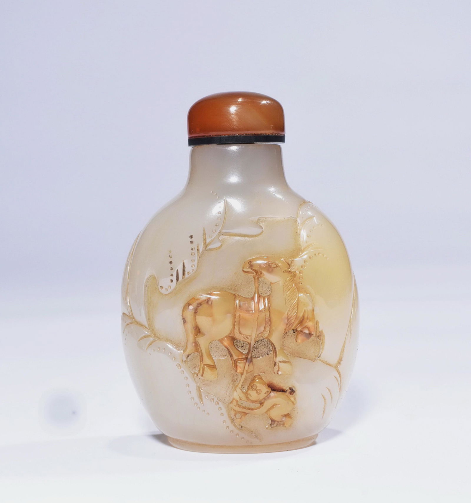 AGATE CLEVERLY CARVED SNUFF BOTTLE (1 of 6)
