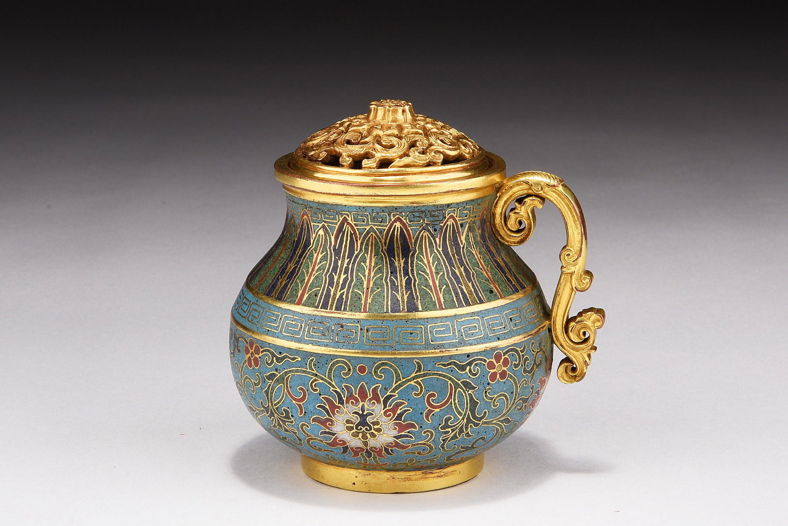 CLOISONNE ENAMELED AND GILT WATERING POT: 掐絲琺瑯勾蓮蕉葉紋花澆 The small watering pot in bulbous form, supported on ring foot, body cloisonne enameled and gilt with flowers a