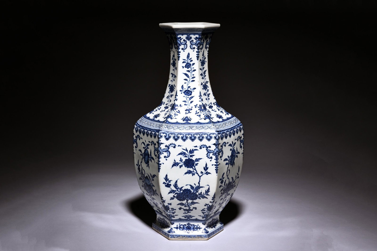 BLUE AND WHITE HEXAGONAL 'FLOWERS' VASE (1 of 9)