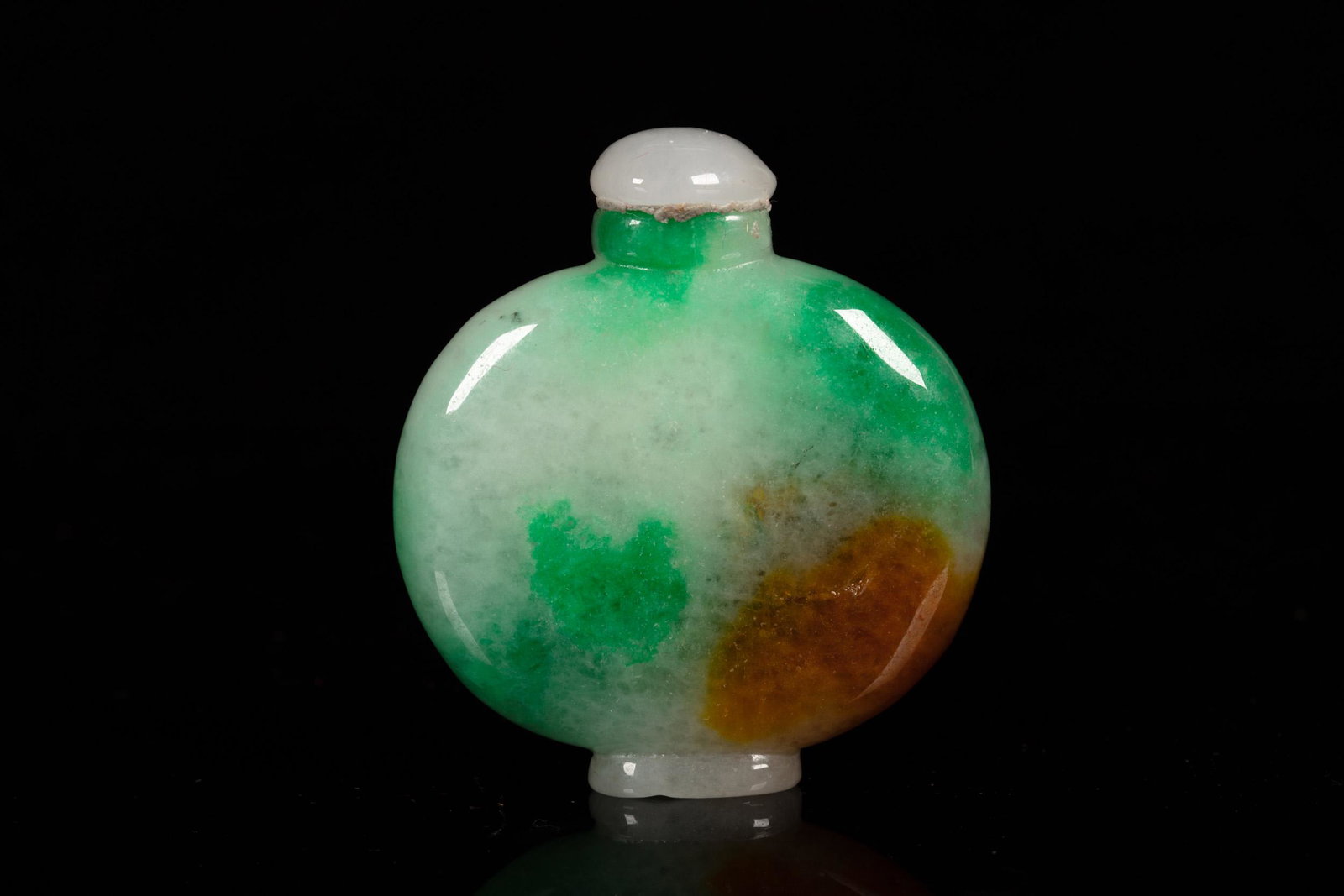 A JADEITE SNUFF BOTTLE: 三色翡翠鼻煙壺 A JADEITE SNUFF BOTTLE A JADEITE SNUFF BOTTLE Height: 2 3/16 in (5.6 cm)