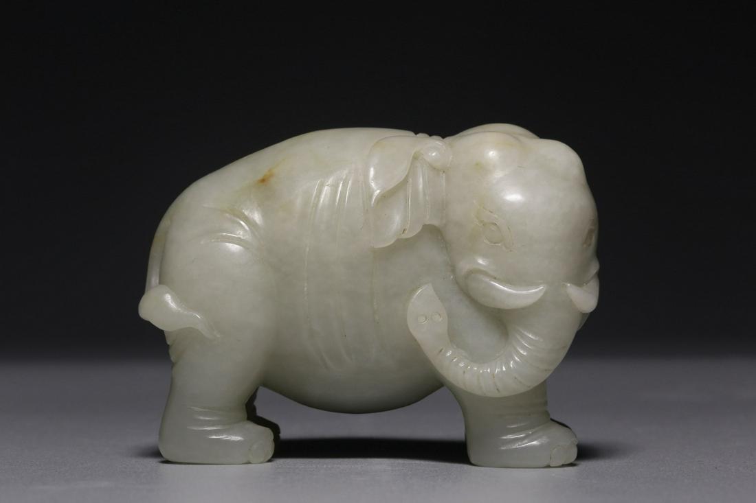 HETIAN WHITE JADE CARVED 'ELEPHANT' FIGURE (1 of 9)