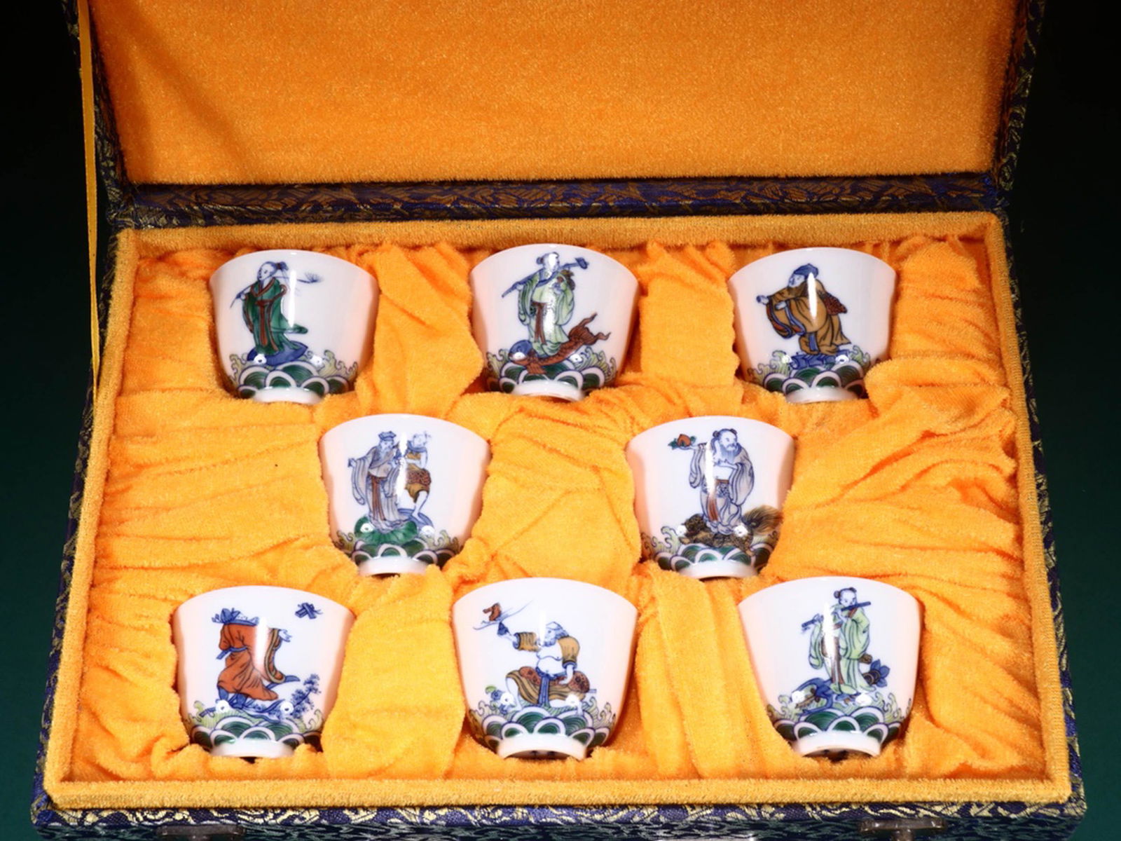 COLORFUL EIGHT IMMORTALS CUP SET: 清康熙款·斗彩八仙杯一套 Colorful Eight Immortals Cup set Height: 1 7/8 in (5.0 cm)