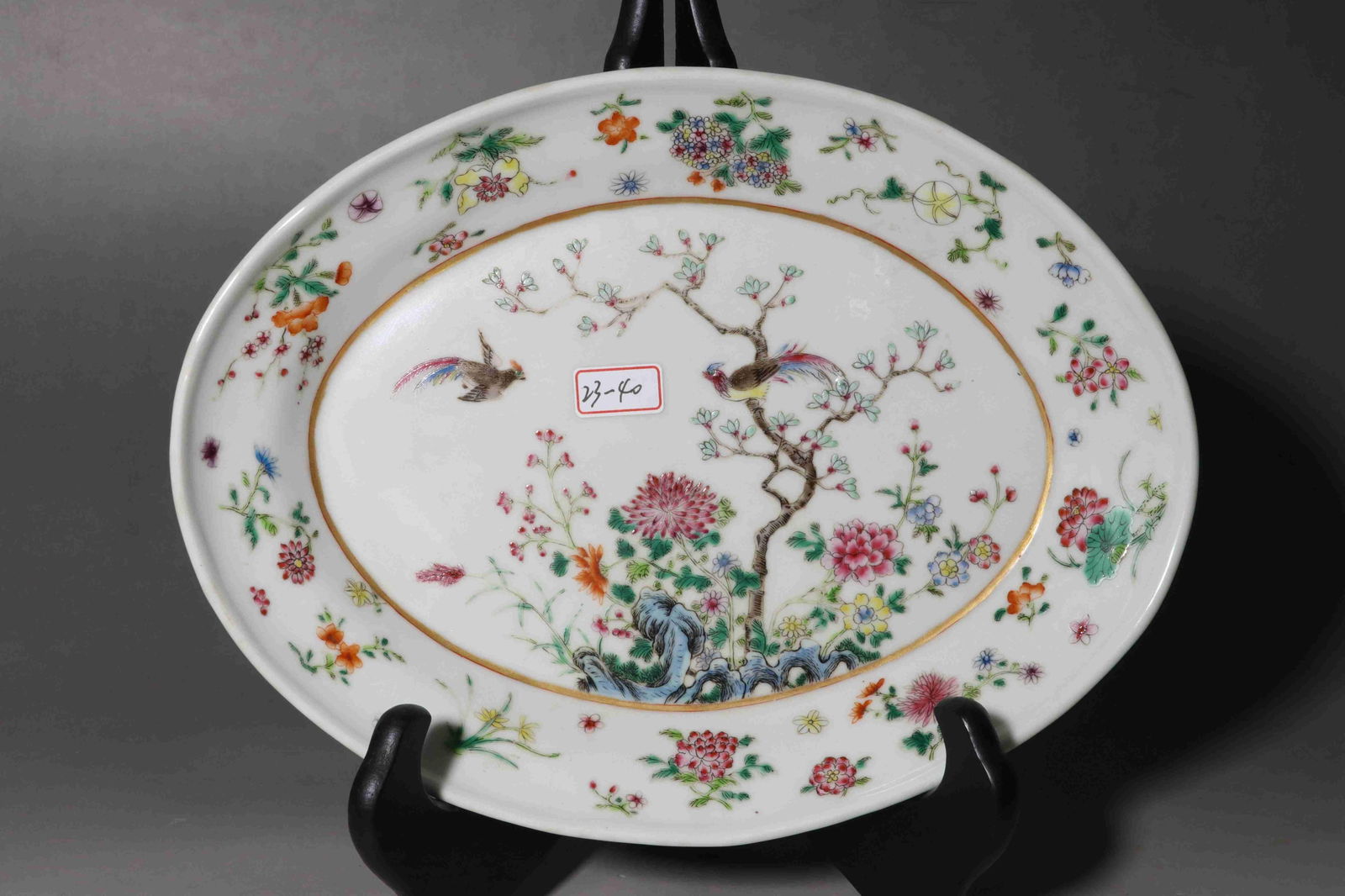 REPUBLIC OF CHINA OVAL PLATE WITH PASTEL GOLD FLOWERS AND BIRDS PATTERN: 民国·粉彩描金花鸟纹椭圆赏盘 Republic of China Oval plate with pastel gold flowers and birds pattern Height: 7/8 in (2