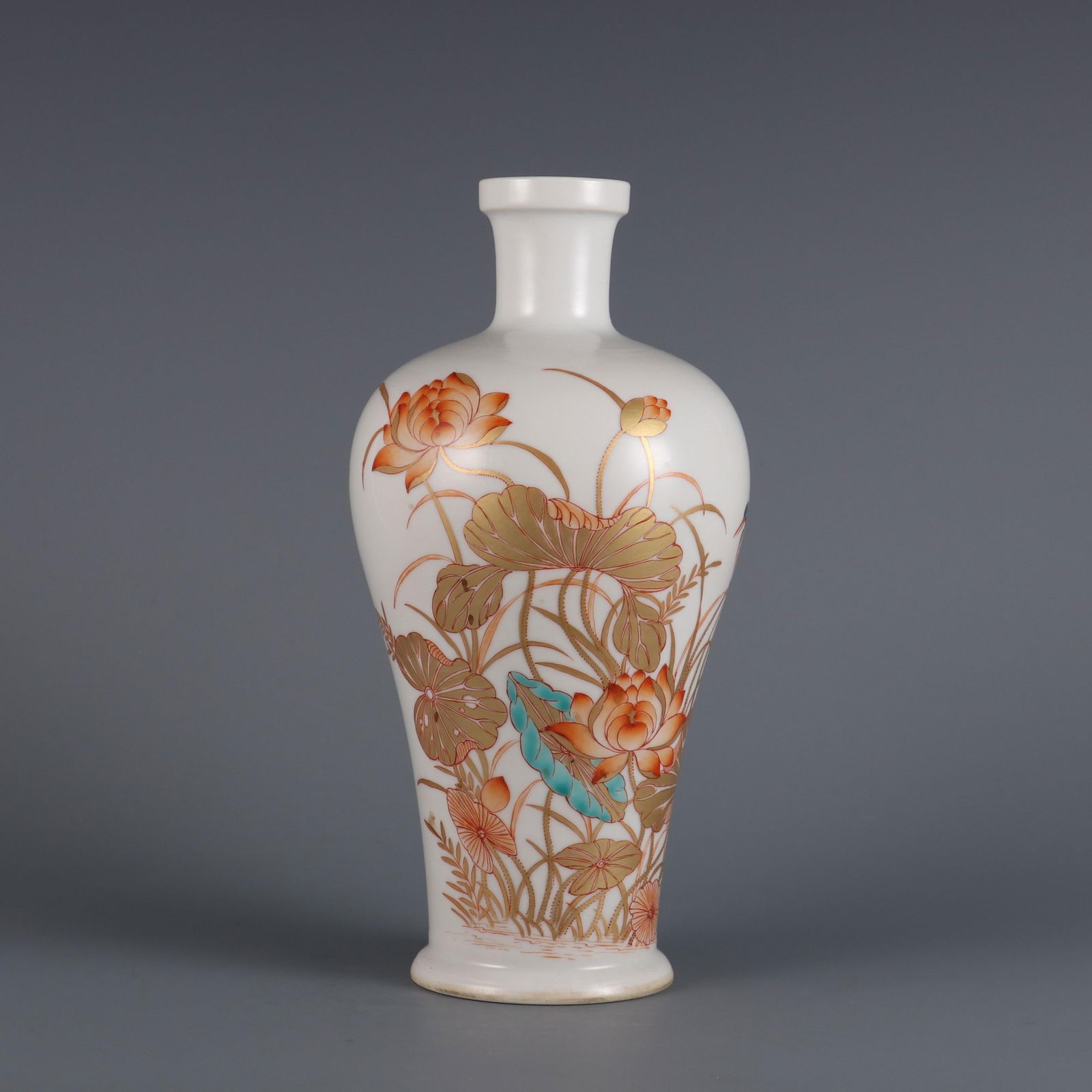 GOLD FAMILLE ROSE BIRDS LOTUS FLOWERS VASE (1 of 9)