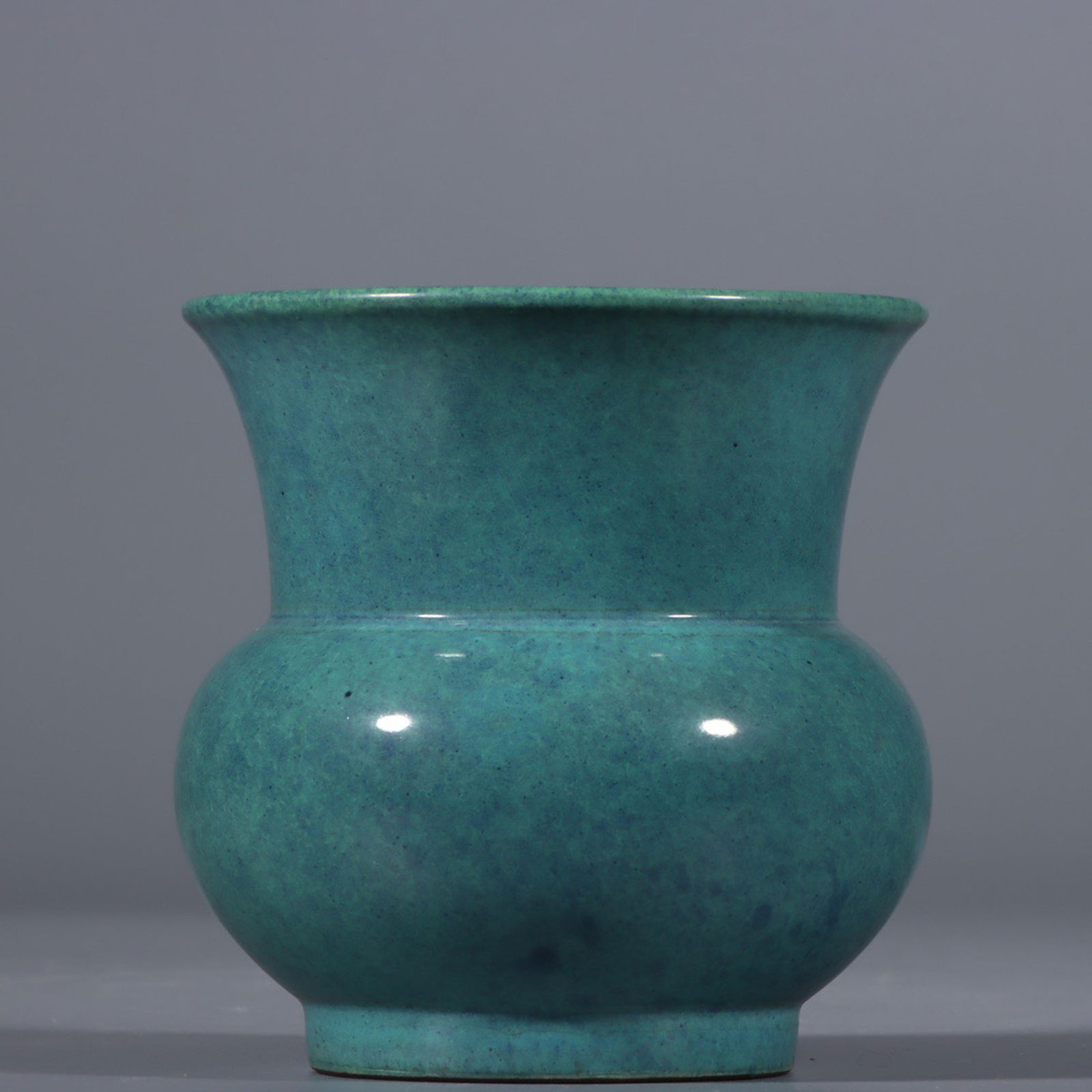 OLD COLLECTION OF LU JUN GLAZING POT IN THE QIANLONG PERIOD OF THE QING DYNASTY: 旧藏清乾隆炉钧釉渣斗 Old Collection of Lu Jun glazing pot in the Qianlong period of the Qing Dynasty Height: 3 3/4 in (9.5 cm)