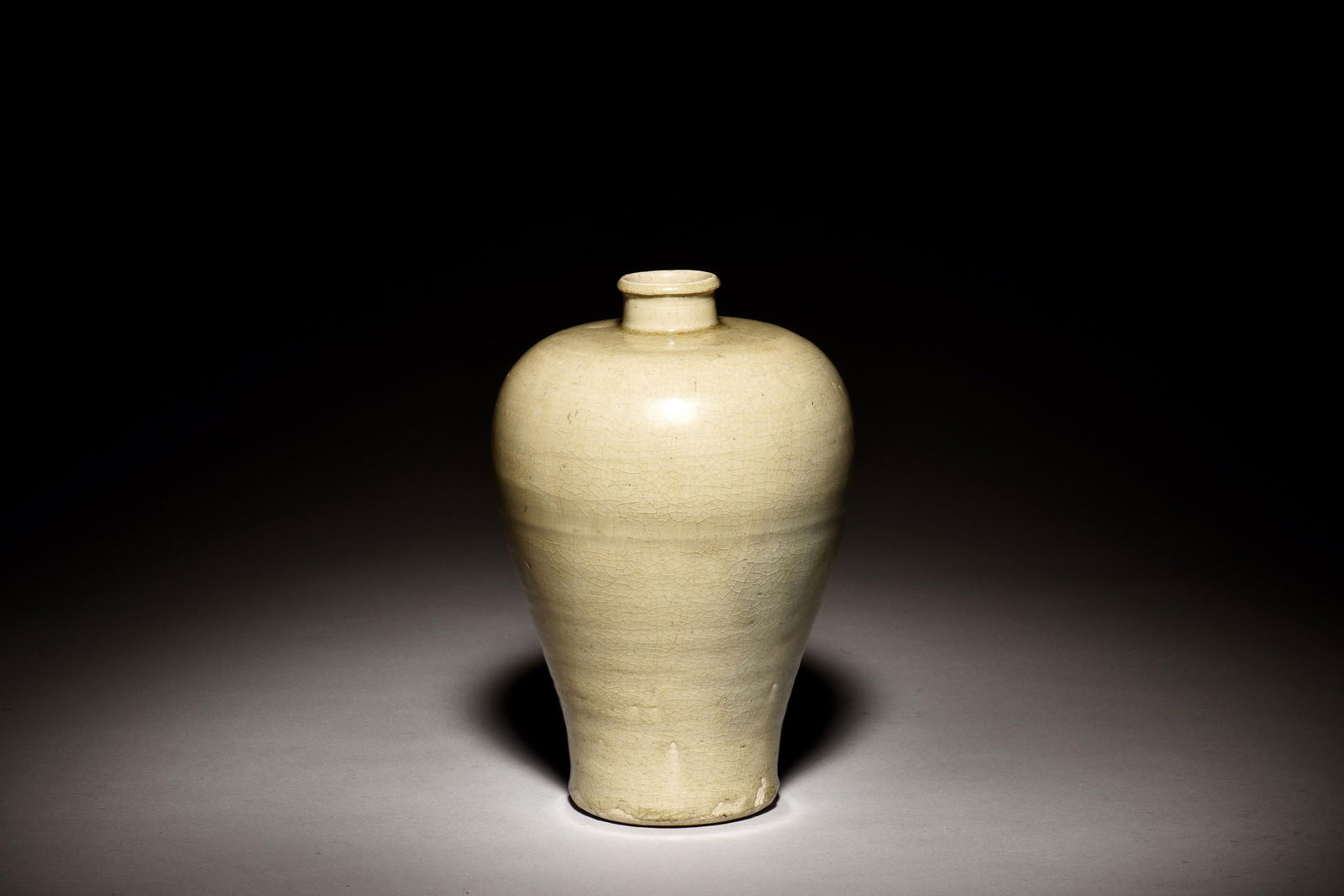 WHITE GLAZED VASE, MEIPING (1 of 8)