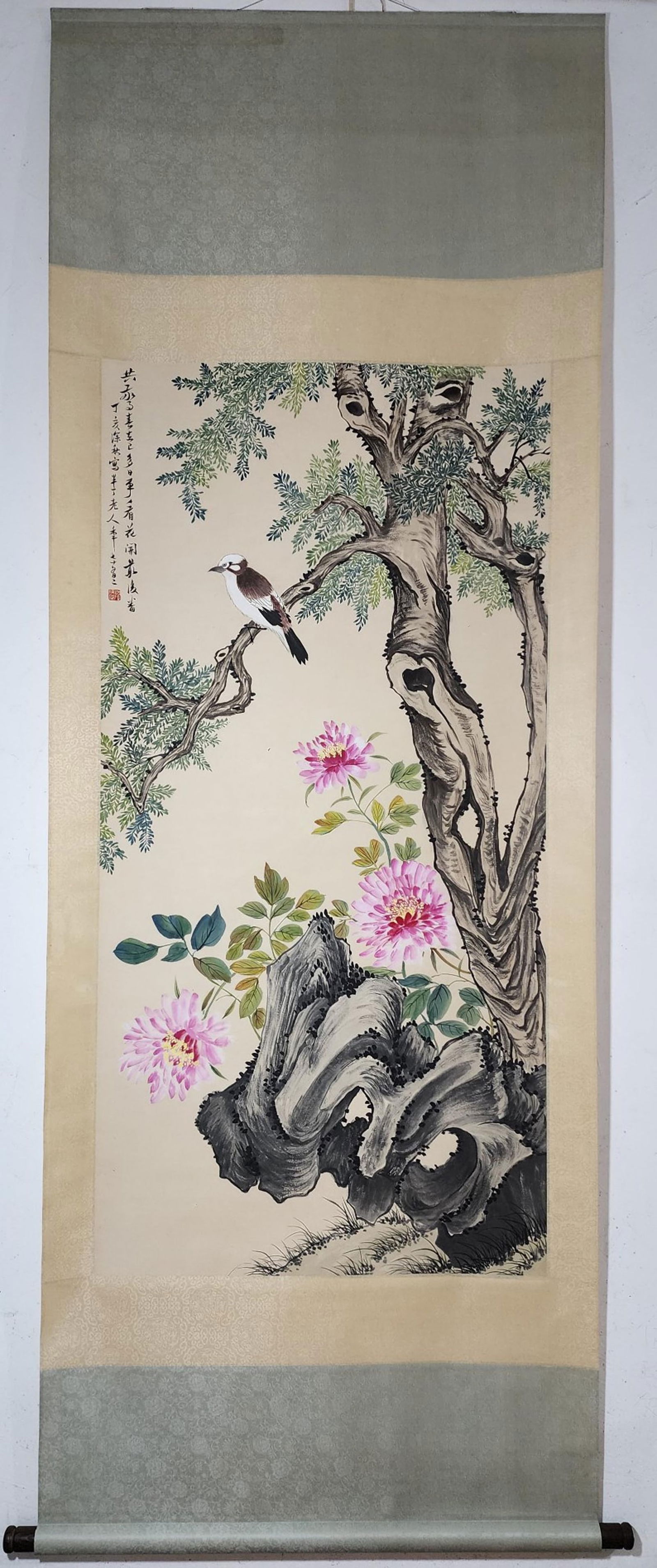CHEN BANDING: INK AND COLOR ON PAPER PAINTING 'FLOWERS AND BIRDS': 陈半丁 精品纸本花鸟图立轴 Chen Banding: ink and color on paper painting 'flowers and birds' Length: 53 5/8 in (136.0 cm) Width: