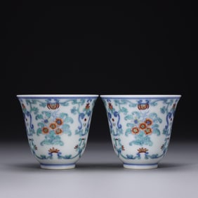 DAQING YONGZHENG YEAR MADE DOUCAI WRINKLED CHRYSANTHEMUM BELL CUP PAIR