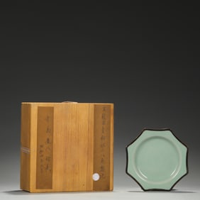 LONGQUAN KILN BLUE GLAZE SILVER OCTAGONAL PLATE WITH MARK OF "JIANFU PALACE"