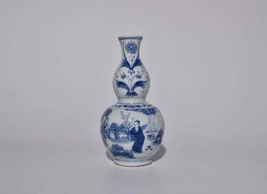 BLUE AND WHITE GOURD VASE