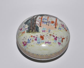 COLORFUL POWDER BOX WITH A HUNDRED CHILDREN