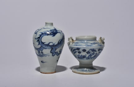 BLUE-AND-WHITE SMALL PLUM VASE