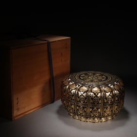 LACQUER AND GOLD-PAINTED LOTUS BOX