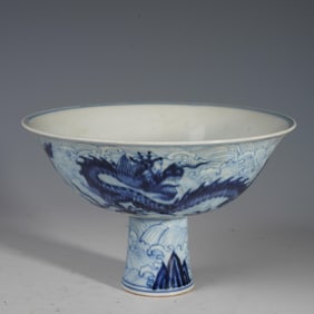 BLUE AND WHITE DRAGON-PATTERNED HIGH-FOOTED CUP