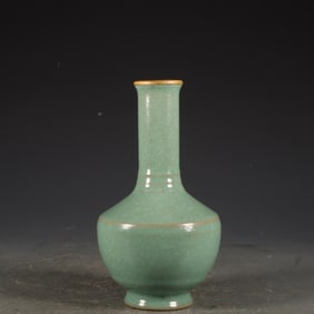 RU KILN GREEN GLAZE WITH GOLD STRING VASE