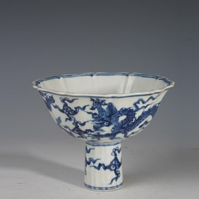 BLUE AND WHITE CLOUD DRAGON PATTERN HIGH-FOOTED CUP