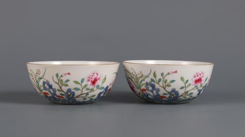 TONGZHI MARK PAIR OF FAMILLE ROSE CUPS