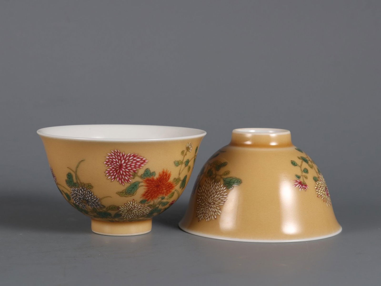 BEIGE GLAZE FAMILLE ROSE CHRYSANTHEMUM PATTERN CUPS PAIR: 清雍正年制米黄釉加粉彩菊花纹杯一对 beige glaze famille rose chrysanthemum pattern cups pair height