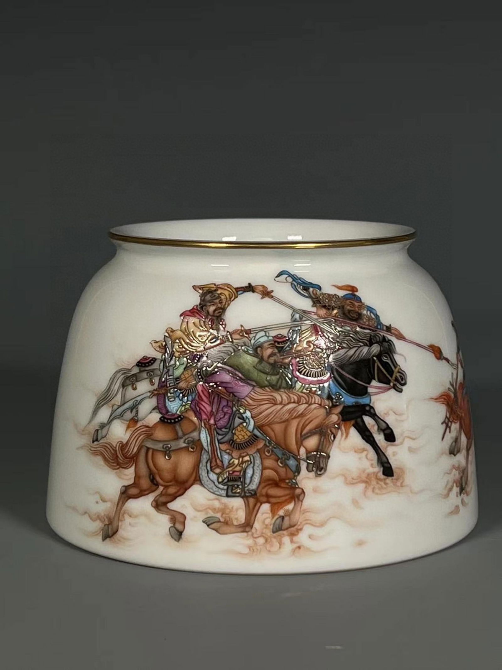 FAMILLE ROSE MEN AND HORSES STORY PEN WASH: 清雍正-粉彩人马故事笔洗 Famille rose men and horses story pen wash height 9cm mouth diameter 9.1cm