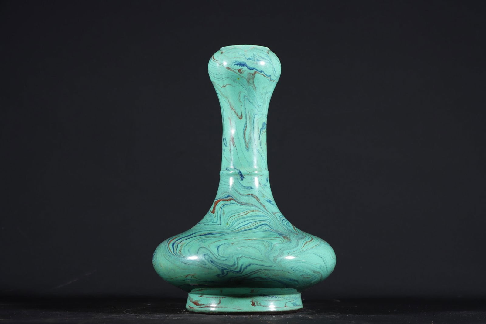 LU JUN GLAZED GARLIC BOTTLE: 清代乾隆炉钧釉蒜头瓶 Lu Jun glazed garlic bottle height 17.5cm width 12.5cm