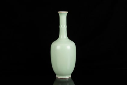 MONOCHROME APPLE GREEN GLAZED VASE