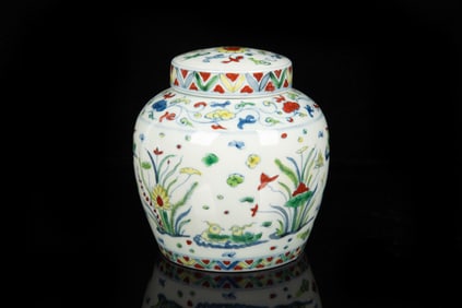 WUCAI 'FLOWERS AND BIRDS' JAR WITH COVER