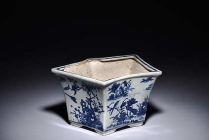 BLUE AND WHITE 'BIRDS' PLANTER