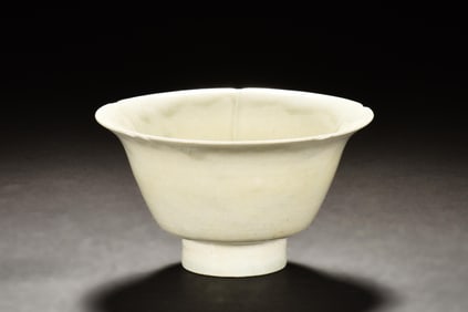 A SONG STYLE FLORAL RIM BOWL