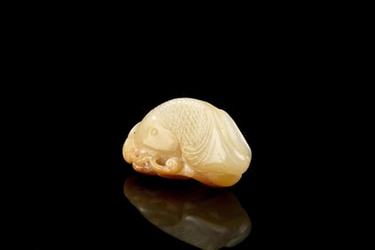 CLEVERLY CARVED HETIAN JADE 'FISH AND LOTUS' ORNAMENT