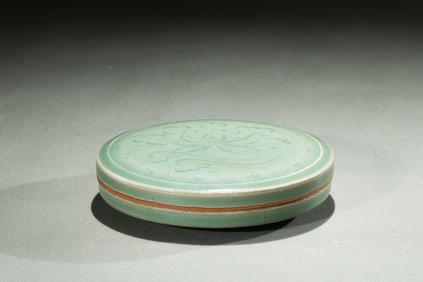 LONGQUAN JINCUN WARE IMPRESSED BOX WITH COVER