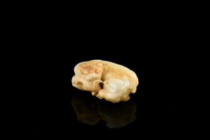 WHITE JADE CARVED 'LIONS' FIGURE