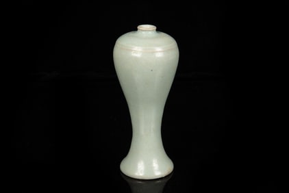 RU TYPE CELADON GLAZED VASE