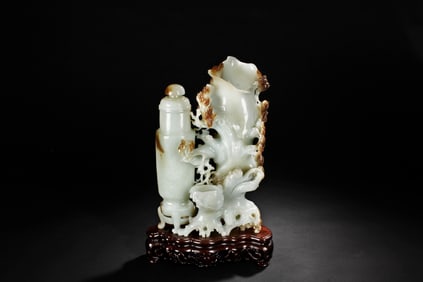 A WHITE JADE CARVED "FLOWERS" LINKED VASE
