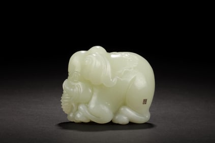 EXQUISITELY CARVED WHITE JADE ELEPHANT