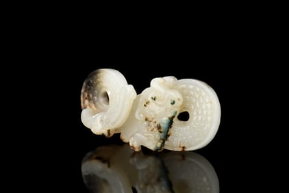 WHITE JADE CARVED 'DRAGON' ORNAMENT