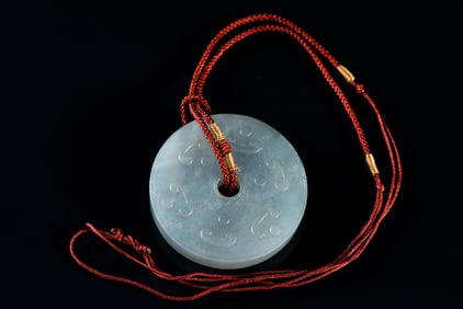 WEALTHY JADE PENDANT