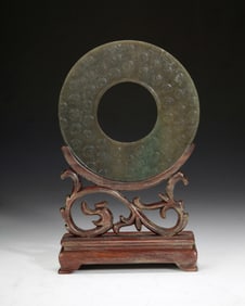 AN ARCHAIC STYLE JADE DISC