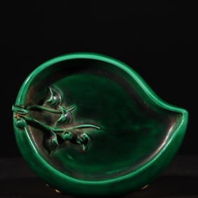 QING DYNASTY QIANLONG GREEN GLAZE PEACH-SHAPED WASH