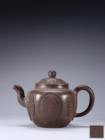 CHEN XINQING PURPLE CLAY BAT CHRYSANTHEMUM PATTERN PURPLE CLAY TEAPOT